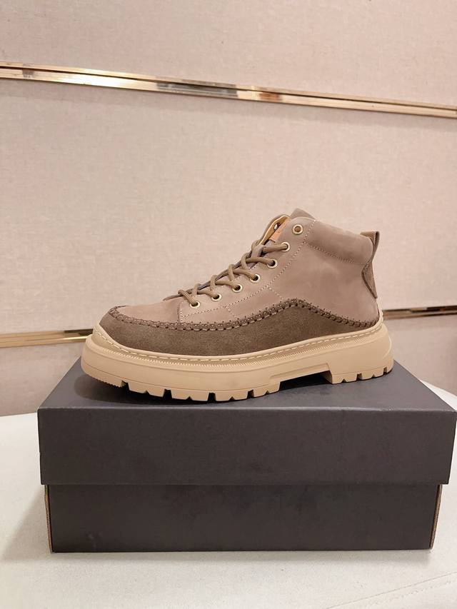 工厂价: 北美男鞋Ugg 秋冬新款高品质男鞋雪地靴特惠活动中，极寒天气克星！牛皮面，美利奴羊毛内里，原版大底，无论开车还是户外还是日常穿着，总有适合你的一款！