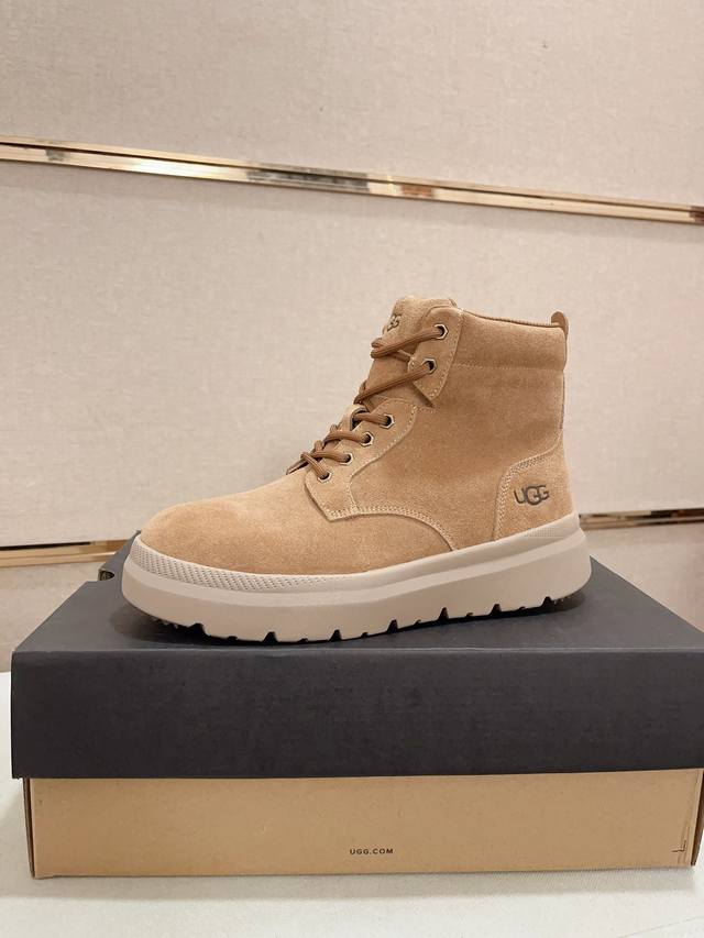 工厂价: 北美男鞋Ugg 秋冬新款高品质男鞋雪地靴特惠活动中，极寒天气克星！牛皮面，美利奴羊毛内里，原版大底，无论开车还是户外还是日常穿着，总有适合你的一款！