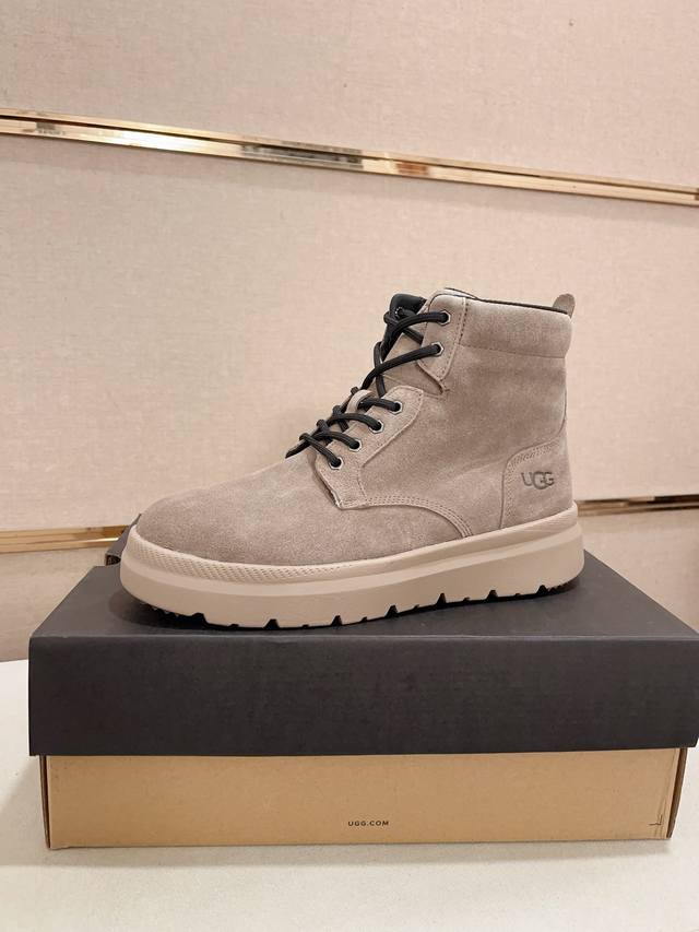 工厂价: 北美男鞋Ugg 秋冬新款高品质男鞋雪地靴特惠活动中，极寒天气克星！牛皮面，美利奴羊毛内里，原版大底，无论开车还是户外还是日常穿着，总有适合你的一款！