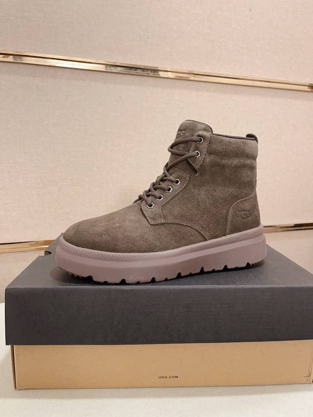 工厂价: 北美男鞋Ugg 秋冬新款高品质男鞋雪地靴特惠活动中，极寒天气克星！牛皮面，美利奴羊毛内里，原版大底，无论开车还是户外还是日常穿着，总有适合你的一款！