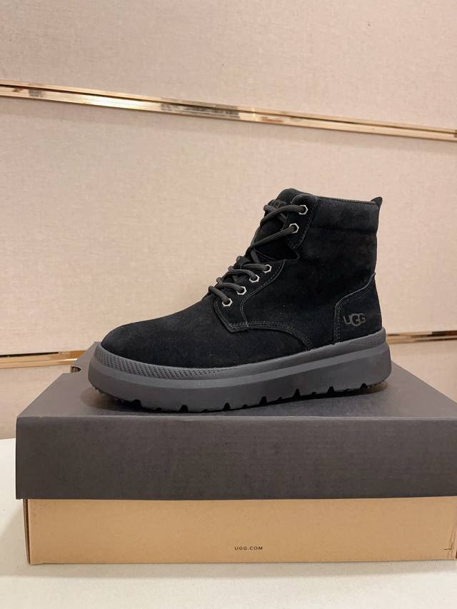 工厂价: 北美男鞋Ugg 秋冬新款高品质男鞋雪地靴特惠活动中，极寒天气克星！牛皮面，美利奴羊毛内里，原版大底，无论开车还是户外还是日常穿着，总有适合你的一款！