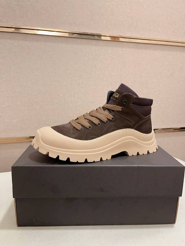 工厂价: 北美男鞋Ugg 秋冬新款高品质男鞋雪地靴特惠活动中，极寒天气克星！牛皮面，美利奴羊毛内里，原版大底，无论开车还是户外还是日常穿着，总有适合你的一款！