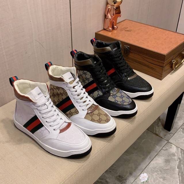 高帮新款: 厂价: 古奇Gucci* 最新爆款休闲鞋，顶端品牌奢侈～代购，顶级～质量。鞋面選用进口透气牛皮搭配材质透气羊皮垫脚 精细做工。原版个性时尚柔软橡膠耐