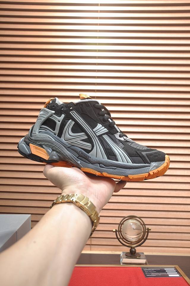 出厂价 顶级版本 Balenciaga 巴黎7.5 巴黎世家 最新配色潮流复古休闲鞋 通过溢胶、做旧、缝线等细节， 展示了设计师 Demna 的运动鞋风格， 用