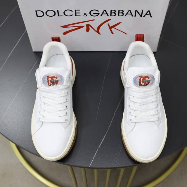 官网同步，情侣款DOLCE&GABBANA 杜嘉班纳 ～高品质. DG男鞋、原厂皮料 舒适透气内里 完美时尚工艺 内简约大气而不失雅致上脚舒适，可户外出行 轻