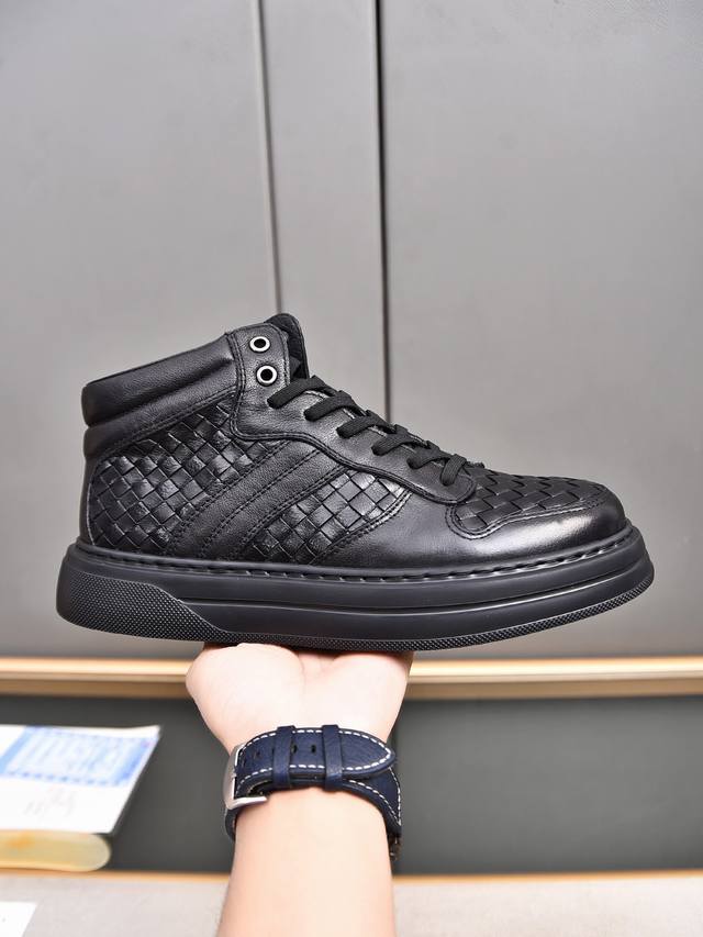 BOTTEG* VENET* 高端精品 Size：38-44 45定做 BV新品，小牛皮人工编织经典风格与当代时尚气质和谐交融，橡胶鞋底轻便灵活,水染牛里！ 淘