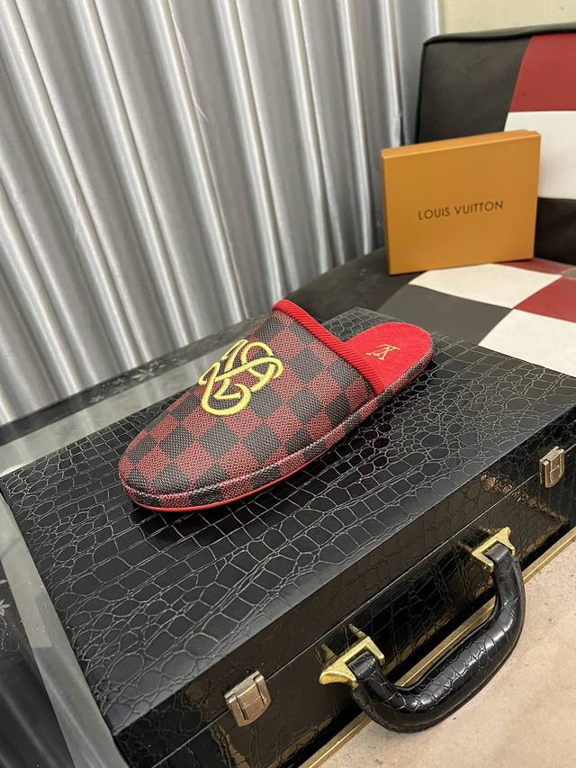 LOUIS VUITTON 官网爆款路易威登 LV男士拖鞋 专柜同步发售 ！ 意大利进口原版面料 原厂特供原版底 码数：38-44