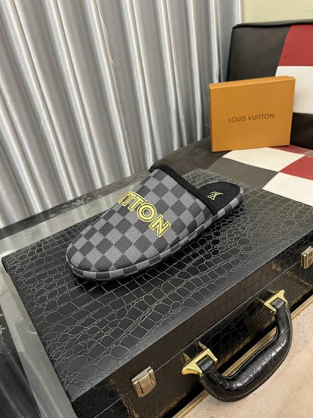 LOUIS VUITTON 官网爆款路易威登 LV男士拖鞋 专柜同步发售 ！ 意大利进口原版面料 原厂特供原版底 码数：38-44