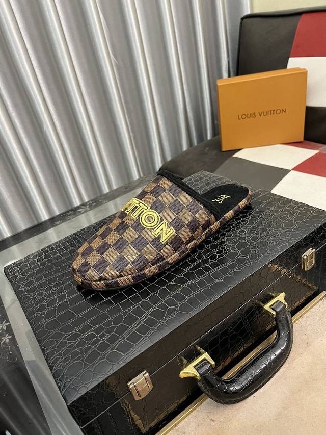 LOUIS VUITTON 官网爆款路易威登 LV男士拖鞋 专柜同步发售 ！ 意大利进口原版面料 原厂特供原版底 码数：38-44