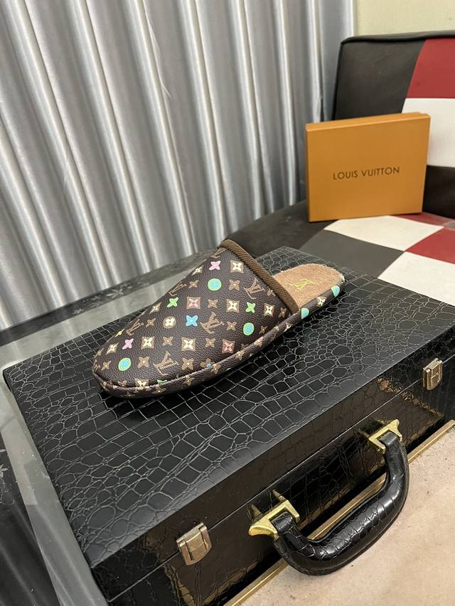 LOUIS VUITTON 官网爆款路易威登 LV男士拖鞋 专柜同步发售 ！ 意大利进口原版面料 原厂特供原版底 码数：38-44