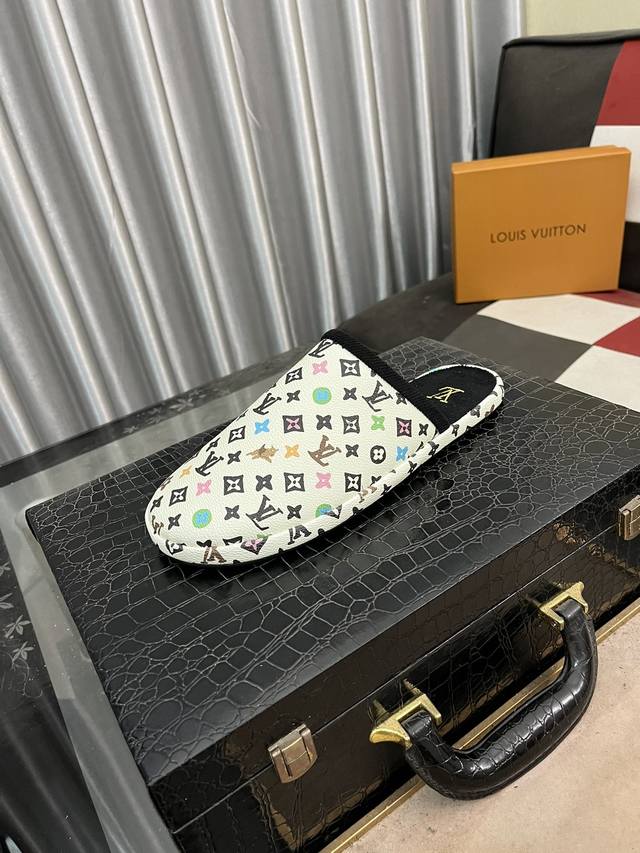 LOUIS VUITTON 官网爆款路易威登 LV男士拖鞋 专柜同步发售 ！ 意大利进口原版面料 原厂特供原版底 码数：38-44