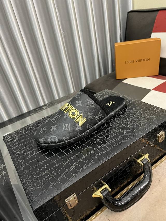 LOUIS VUITTON 官网爆款路易威登 LV男士拖鞋 专柜同步发售 ！ 意大利进口原版面料 原厂特供原版底 码数：38-44