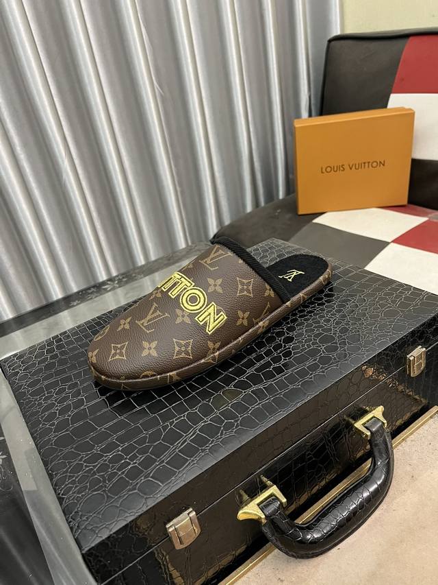 LOUIS VUITTON 官网爆款路易威登 LV男士拖鞋 专柜同步发售 ！ 意大利进口原版面料 原厂特供原版底 码数：38-44