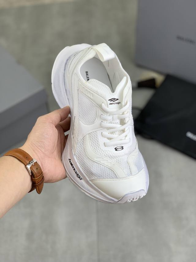 工厂价 实价 Balenciaga 巴黎世家Runner运动鞋 尺码：35 36 37 38 39 40 41 42 43 44 45 46 不含皮运动鞋，网布