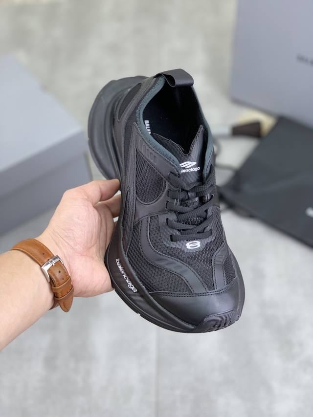 工厂价 实价 Balenciaga 巴黎世家Runner运动鞋 尺码：35 36 37 38 39 40 41 42 43 44 45 46 不含皮运动鞋，网布