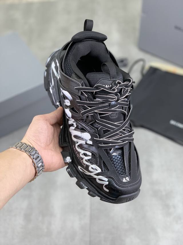 工厂价 实价 巴黎是家3代系列 Balenciag*a Track 3.0 低帮老爹鞋 做旧黑色涂鸦 知名巴黎大厂出品 原装大盒 从里到外 一切百分百还原ZP配