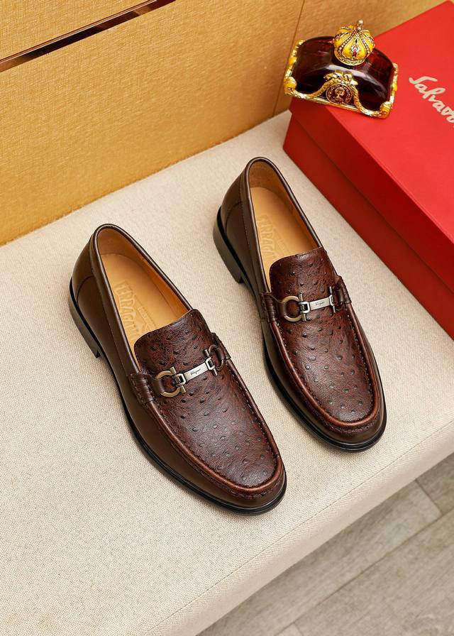 商品商标：Ferragamo 菲拉格慕 休闲皮鞋 正码码数: 38-44 45订制 商品材料：精选 进口头层小牛皮压花鞋面+奢华五金扣，进口水染牛皮内里。强烈立