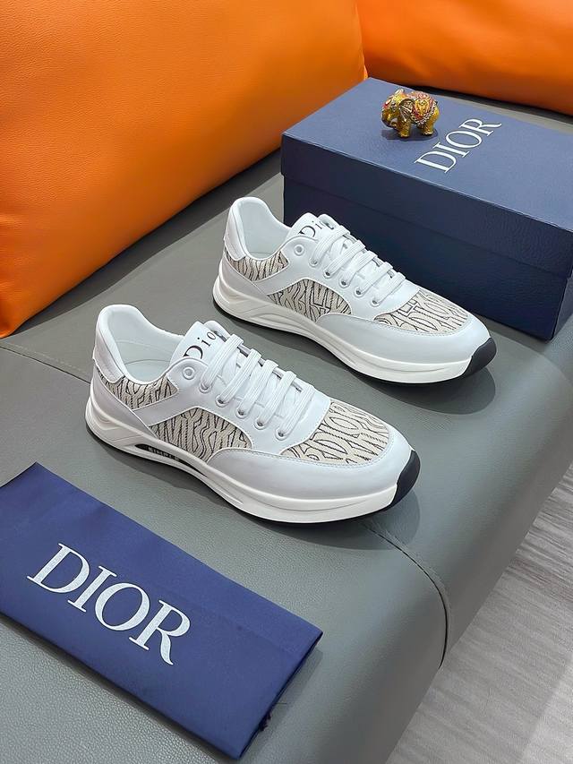 商品名称：DIOR 迪奥 正规码数: 38-44 休闲鞋 商品材料：精选 牛皮鞋面，柔软羊皮内里；原厂大底。