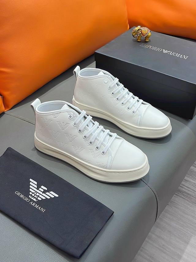 商品名称：ARMANI 阿玛尼 正规码数: 38-44 休闲鞋 商品材料：精选 牛皮鞋面，柔软羊皮垫脚；原厂特供大底。