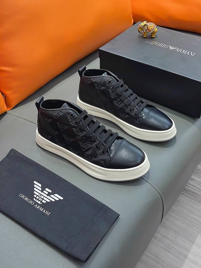 商品名称：ARMANI 阿玛尼 正规码数: 38-44 休闲鞋 商品材料：精选 牛皮鞋面，柔软羊皮垫脚；原厂特供大底。