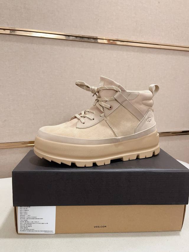 工厂价: 北美男鞋Ugg 秋冬新款高品质男鞋雪地靴特惠活动中，极寒天气克星！牛皮面，美利奴保暖内里，原版大底，无论开车还是户外还是日常穿着，总有适合你的一款！