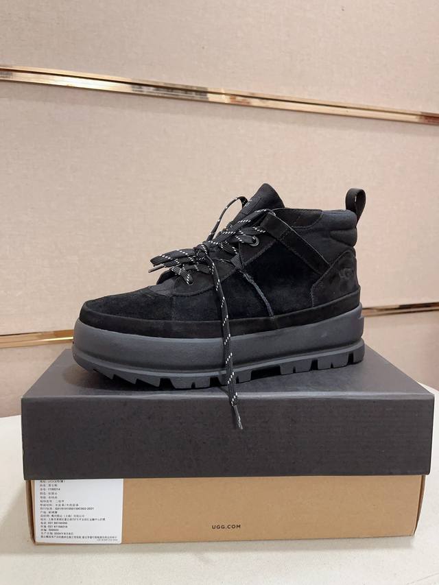 工厂价: 北美男鞋Ugg 秋冬新款高品质男鞋雪地靴特惠活动中，极寒天气克星！牛皮面，美利奴保暖内里，原版大底，无论开车还是户外还是日常穿着，总有适合你的一款！