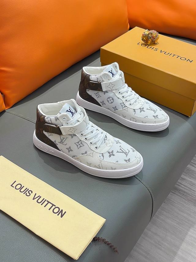 商品名称：LOUIS VUITTON 路易 威登 正规码数: 38-44 高帮鞋 商品材料：精选 牛皮鞋面，柔软绒毛内里；原厂大底。