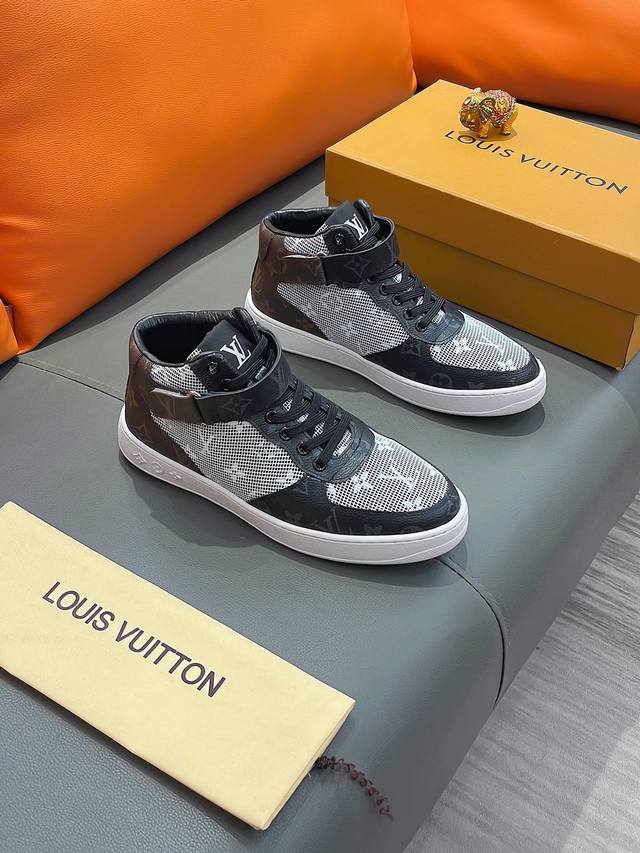 商品名称：LOUIS VUITTON 路易 威登 正规码数: 38-44 高帮鞋 商品材料：精选 牛皮鞋面，柔软绒毛内里；原厂大底。