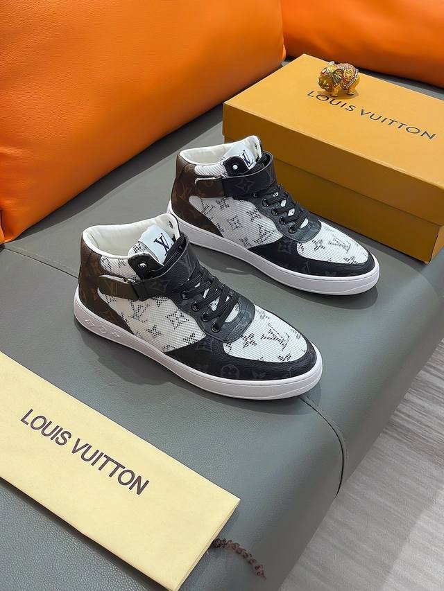 商品名称：LOUIS VUITTON 路易 威登 正规码数: 38-44 高帮鞋 商品材料：精选 牛皮鞋面，柔软绒毛内里；原厂大底。