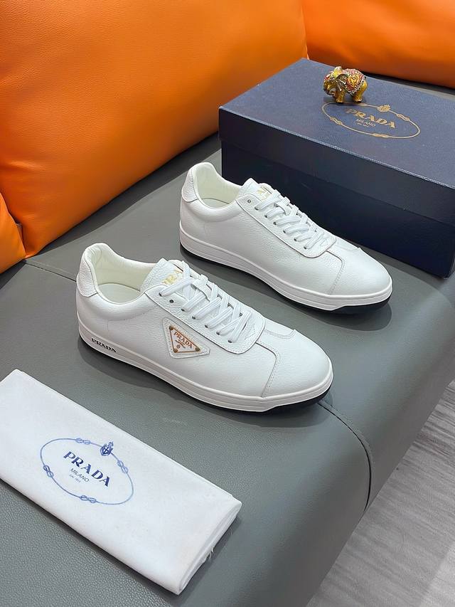 商品名称：PRADA 普拉达 正规码数: 38-44 休闲鞋 商品材料：精选 牛皮鞋面，柔软羊皮垫脚，原厂特供大底。