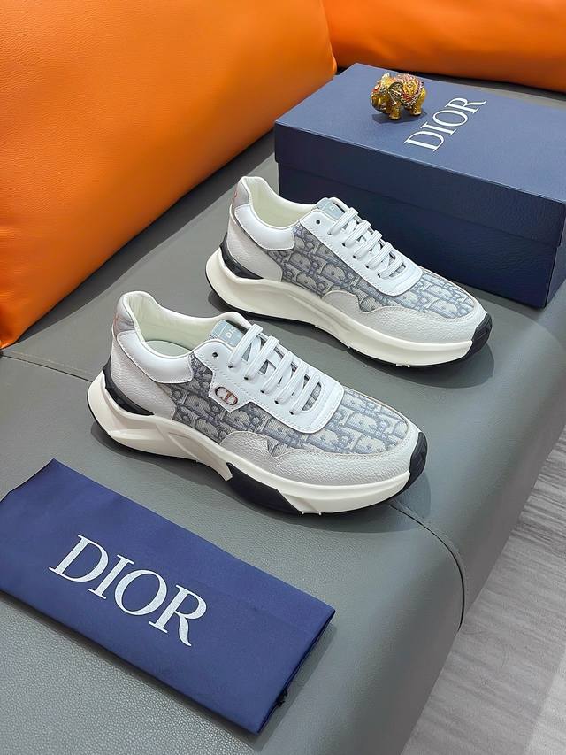 商品名称：DIOR 迪奥 正规码数: 38-44 休闲鞋 商品材料：精选 牛皮鞋面，柔软羊皮内里；原厂大底。