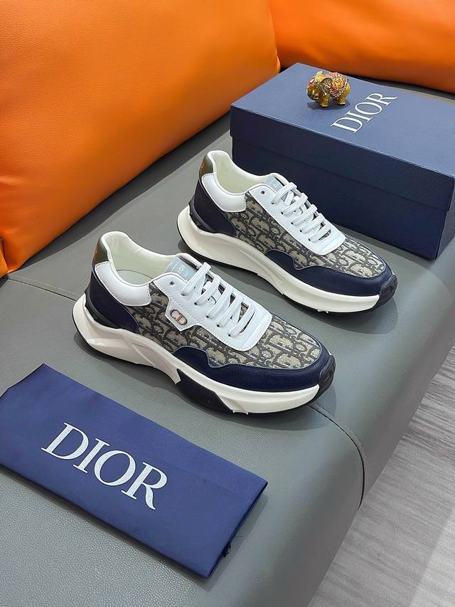 商品名称：DIOR 迪奥 正规码数: 38-44 休闲鞋 商品材料：精选 牛皮鞋面，柔软羊皮内里；原厂大底。