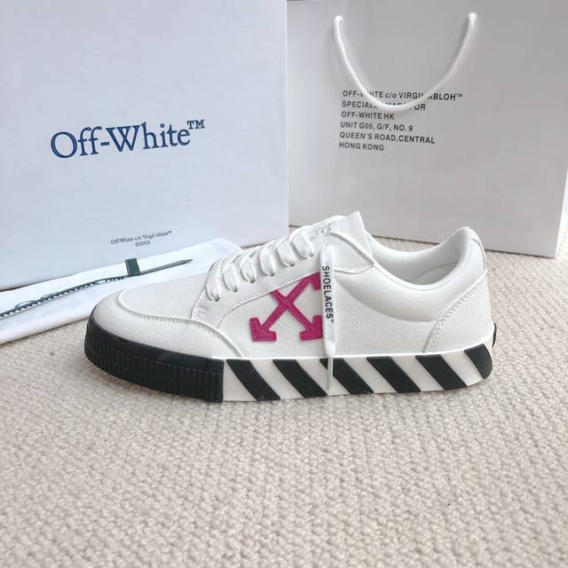 实价不让利 ！ OFF WHITE新品上新 情侣款 OFF WHITE新品上新 潮牌箭头斑马线大底，官网同步现货供应OFF WHITE经典十字标撞色标志潮范十足