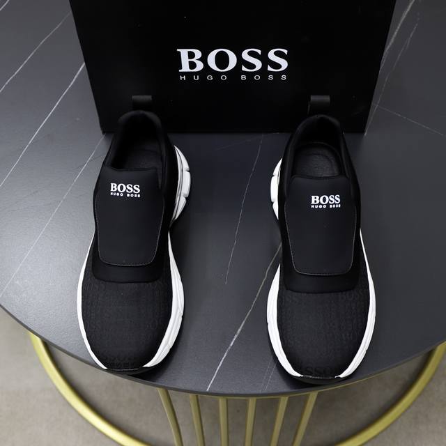 BOSS 最新上市、进口原版透气网布材料、高级原版图案。高端1:1开模定制，原版大底，更轻便，防滑。时尚主打潮流，百搭爆款。散发时尚休闲气息，时尚就在脚下。码