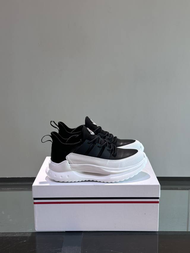 monc 蒙口 顶级P: 码数：39-44 38.45可定做 Moncler 蒙口男士系带休闲运动鞋，具有舒适防滑性能，采用一体成型进口飞织科技面料制成，兼备创