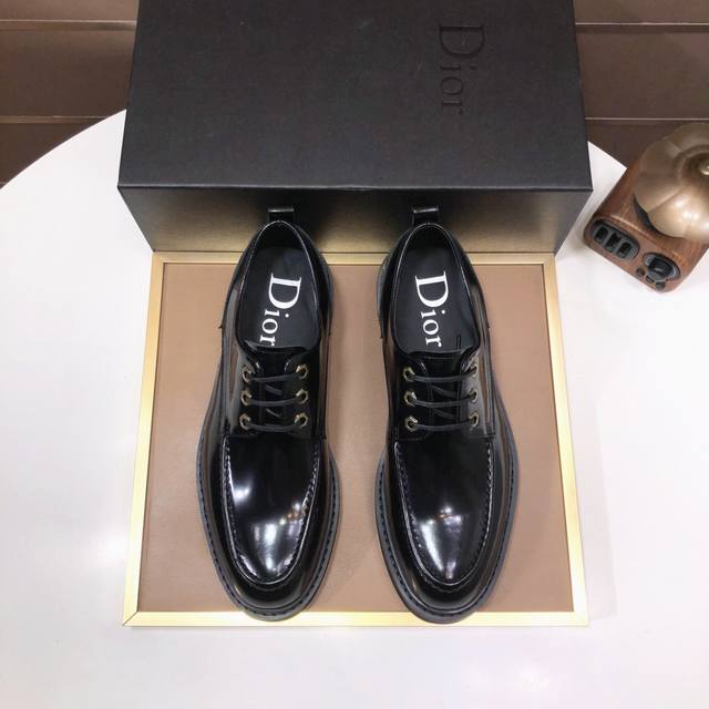 出厂价 Dior 水染牛皮内里 迪奥原版1:1高品质出厂，进口原版料，进口版原牛皮，水染牛皮内里，原版TPU大底，码数:39-44 38.45定做