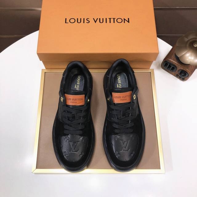 工厂 LOUIS VUITTON 原单跑量价 水染牛皮内里 新款LV路易威登 * 顶级版本 LV经典潮鞋！选用进口原版牛皮 水染牛皮内里.原版耐磨橡胶大底！高品