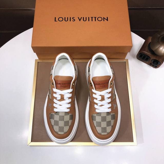 工厂 LOUIS VUITTON 原单跑量价 水染牛皮内里 新款LV路易威登 * 顶级版本 LV经典潮鞋！选用进口原版牛皮 水染牛皮内里.原版耐磨橡胶大底！高品