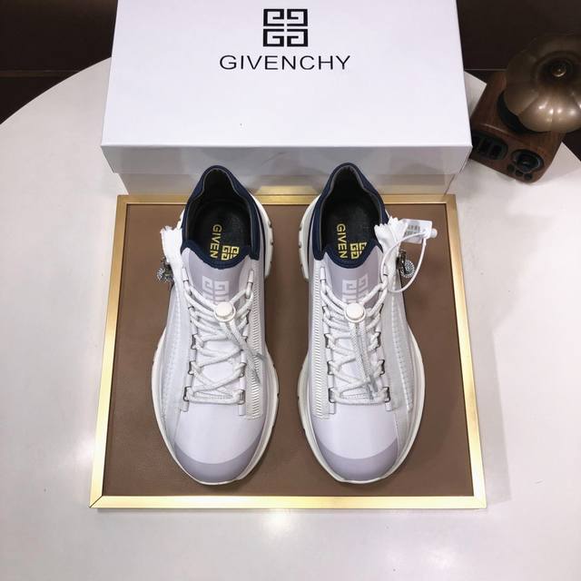 工厂 GIVENCHY.纪梵希 专柜同步发售鞋面：意大利进口品牌logo印花布匹 尽显奢华，透气猪皮内里加上双层组合，脚感舒适，鞋底：原厂特供气垫大底，轻便，舒