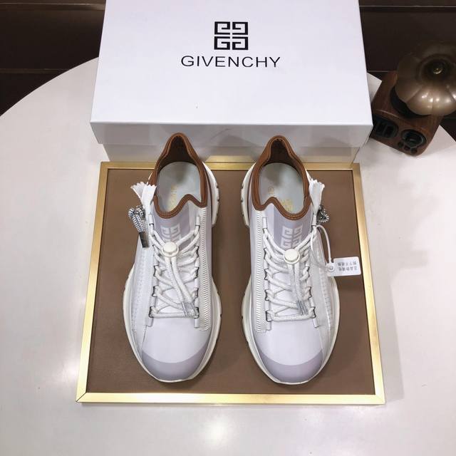 工厂 GIVENCHY.纪梵希 专柜同步发售鞋面：意大利进口品牌logo印花布匹 尽显奢华，透气猪皮内里加上双层组合，脚感舒适，鞋底：原厂特供气垫大底，轻便，舒