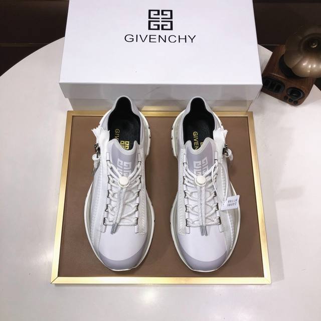 工厂 GIVENCHY.纪梵希 专柜同步发售鞋面：意大利进口品牌logo印花布匹 尽显奢华，透气猪皮内里加上双层组合，脚感舒适，鞋底：原厂特供气垫大底，轻便，舒