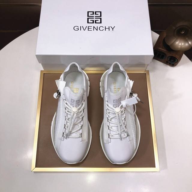 工厂 GIVENCHY.纪梵希 专柜同步发售鞋面：意大利进口品牌logo印花布匹 尽显奢华，透气猪皮内里加上双层组合，脚感舒适，鞋底：原厂特供气垫大底，轻便，舒