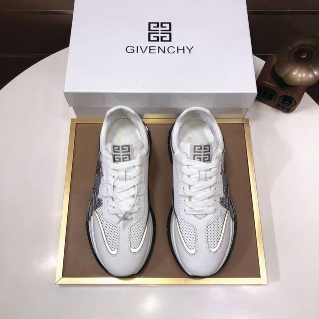 工厂 GIVENCHY.纪梵希 专柜同步发售鞋面：意大利进口品牌logo印花布匹 尽显奢华，透气猪皮内里加上双层组合，脚感舒适，鞋底：原厂特供气垫大底，轻便，舒