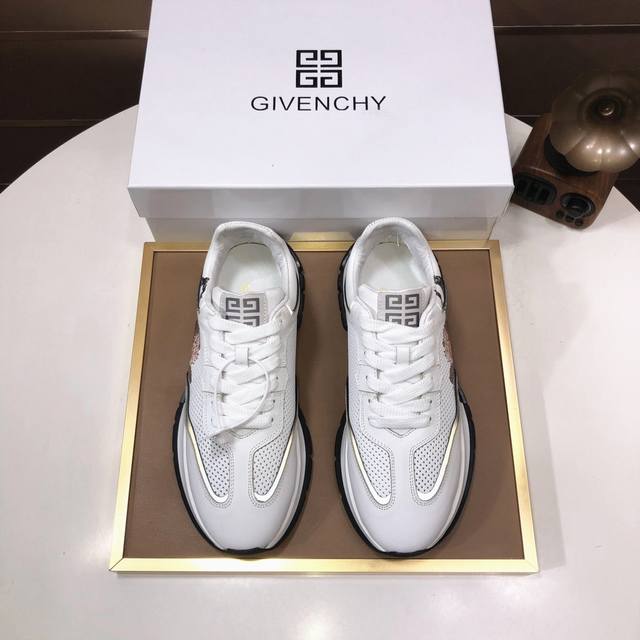 工厂 GIVENCHY.纪梵希 专柜同步发售鞋面：意大利进口品牌logo印花布匹 尽显奢华，透气猪皮内里加上双层组合，脚感舒适，鞋底：原厂特供气垫大底，轻便，舒