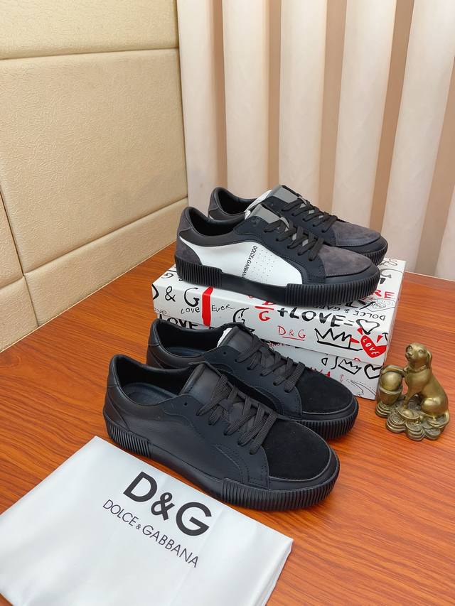 实价： DOLCE&GABBANA DG爆款官网原版1:1开模，原单品质做工精细，高端奢华原版牛皮鞋面，羊皮内里、原版橡胶耐磨防滑大底，穿着舒适、百搭款式，高街