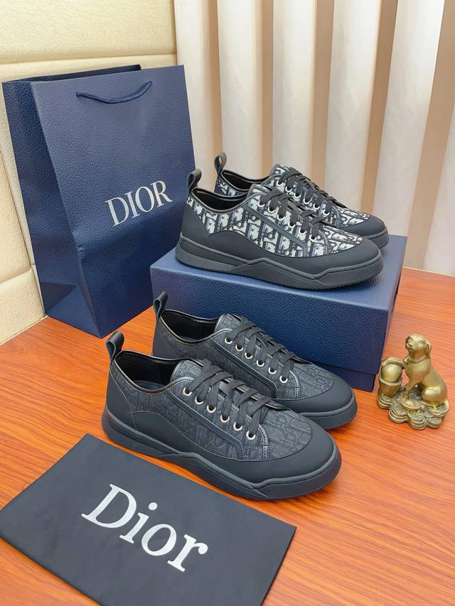 实价： 迪奥 Dior 官网精选一切材质均按原版材料精心泡制只做最美最好原版鞋鞋面采用专柜同等材质弹力透气网布与滴胶结合TPR原版大底码数:38-44