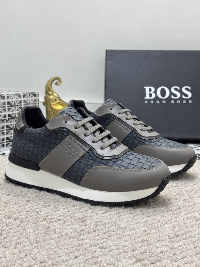 出厂价 实价 BOSS C运动男鞋，本款是官方主打经典款，1:1质量，原厂名师制作，采用进口牛皮舒适牛皮夹网布内里。完美楦型，大方时尚的设计，吸引了众多消费者的