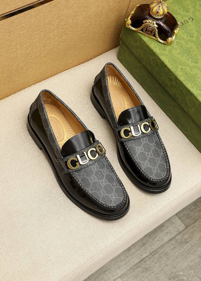 商品商标：GUCCI 古驰 休闲皮鞋 正码码数: 38-44 45订制 商品材料：精选 进口头层开边珠牛皮鞋面+奢华五金扣，进口水染牛皮内里。强烈立体视觉效果，