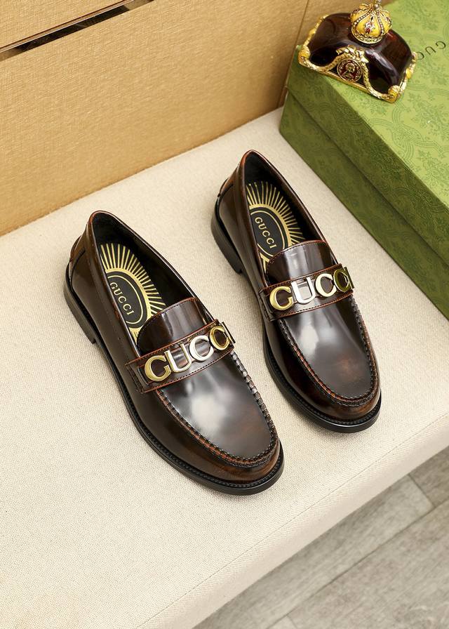 商品商标：GUCCI 古驰 休闲皮鞋 正码码数: 38-44 45订制 商品材料：精选 进口头层开边珠牛皮鞋面+奢华五金扣，进口水染牛皮内里。强烈立体视觉效果，