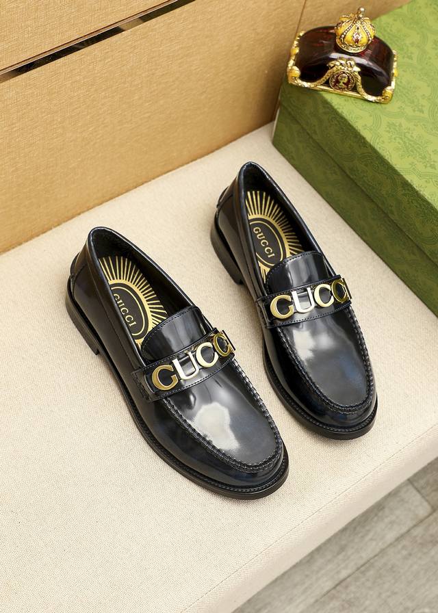 商品商标：GUCCI 古驰 休闲皮鞋 正码码数: 38-44 45订制 商品材料：精选 进口头层开边珠牛皮鞋面+奢华五金扣，进口水染牛皮内里。强烈立体视觉效果，